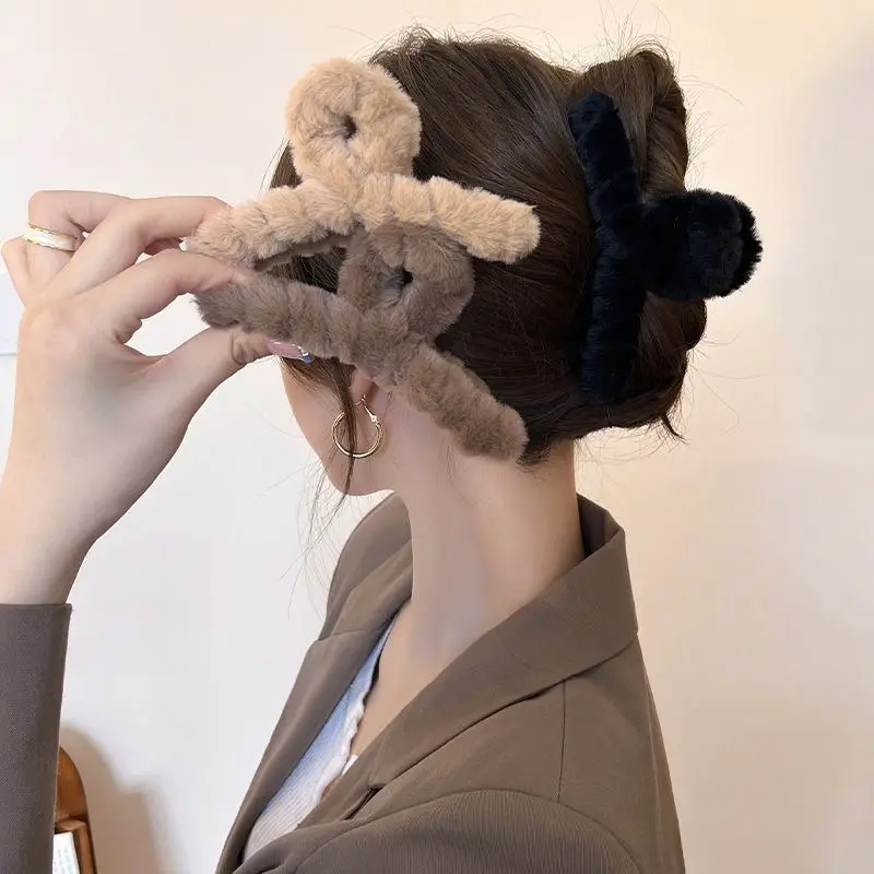 Large Plush Hair Claw Shark Cl - Women'S Winter Accessories Set recension och pris