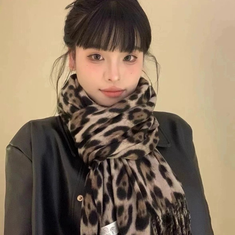 2025 New Retro Silk Leopard Pa - Women'S Winter Accessories Set recension och pris