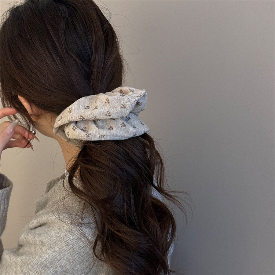 Korean Floral Knitted Scrunchi - Women'S Winter Accessories Set recension och pris